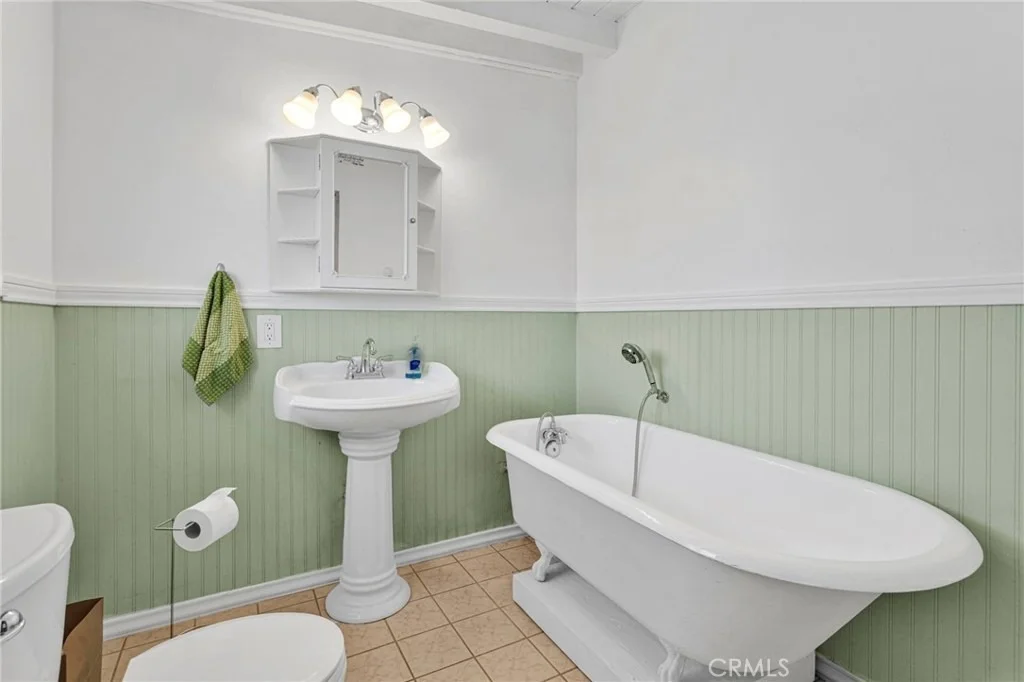 Photo of 11441 Hemlock