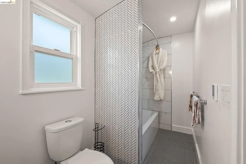 Photo of 2647 Monterey Blvd