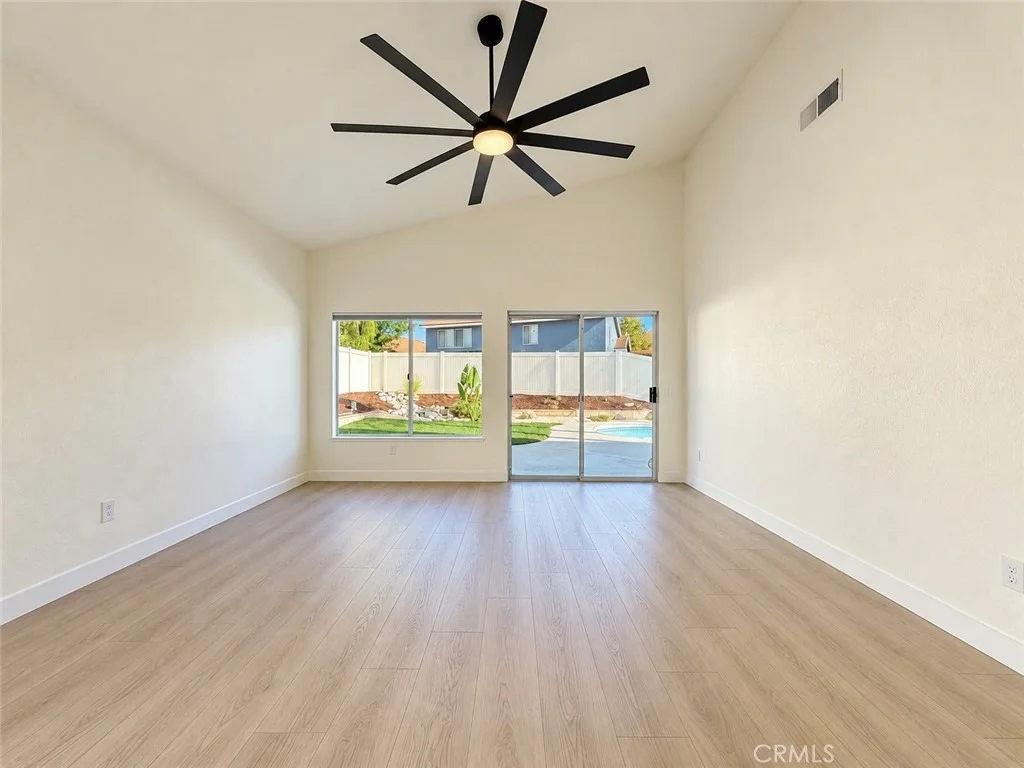 Photo of 35584 Larkspur
