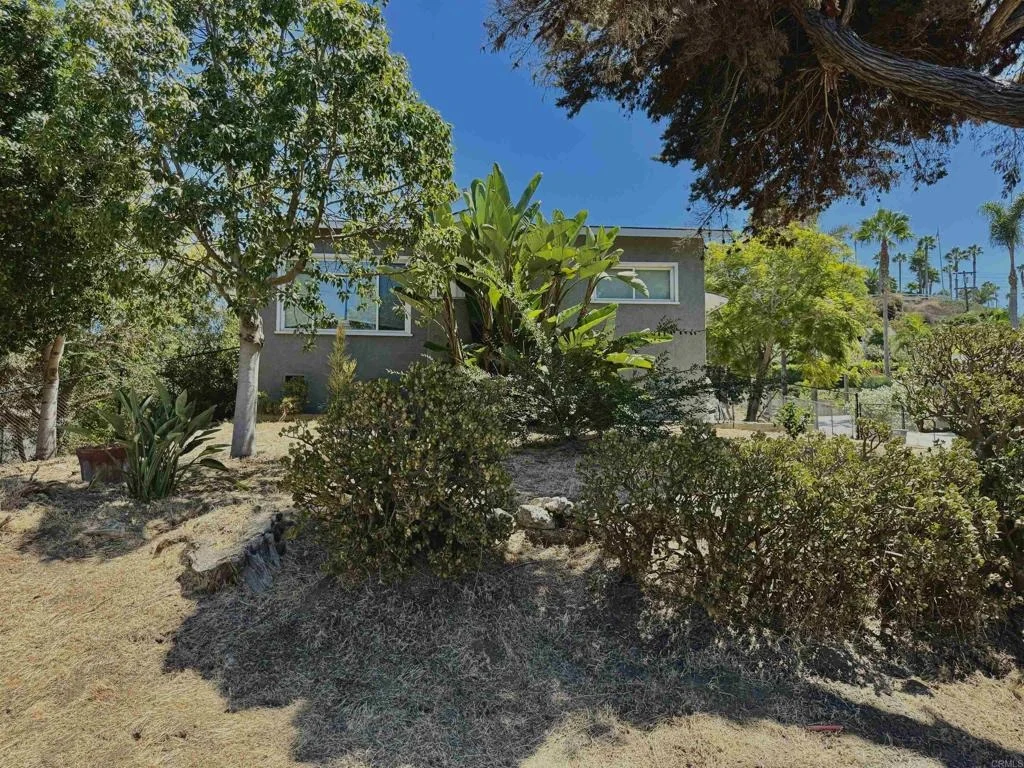 Photo of 880 Stevens Avenue