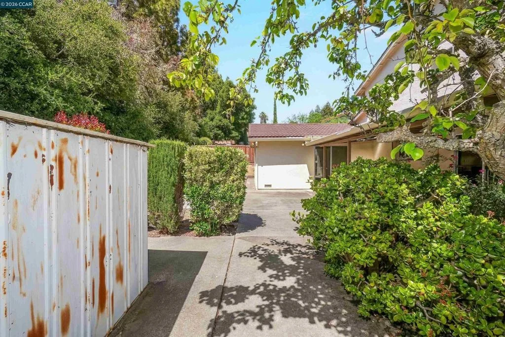 Photo of 121 Violet Rd