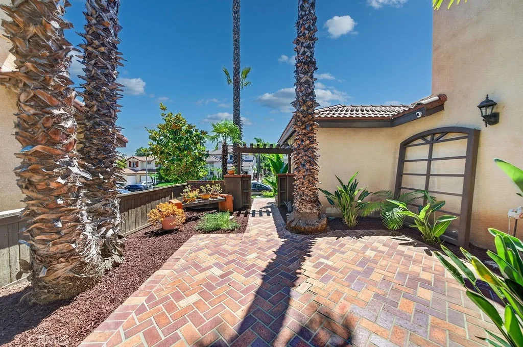 Photo of 43683 Altamura Court