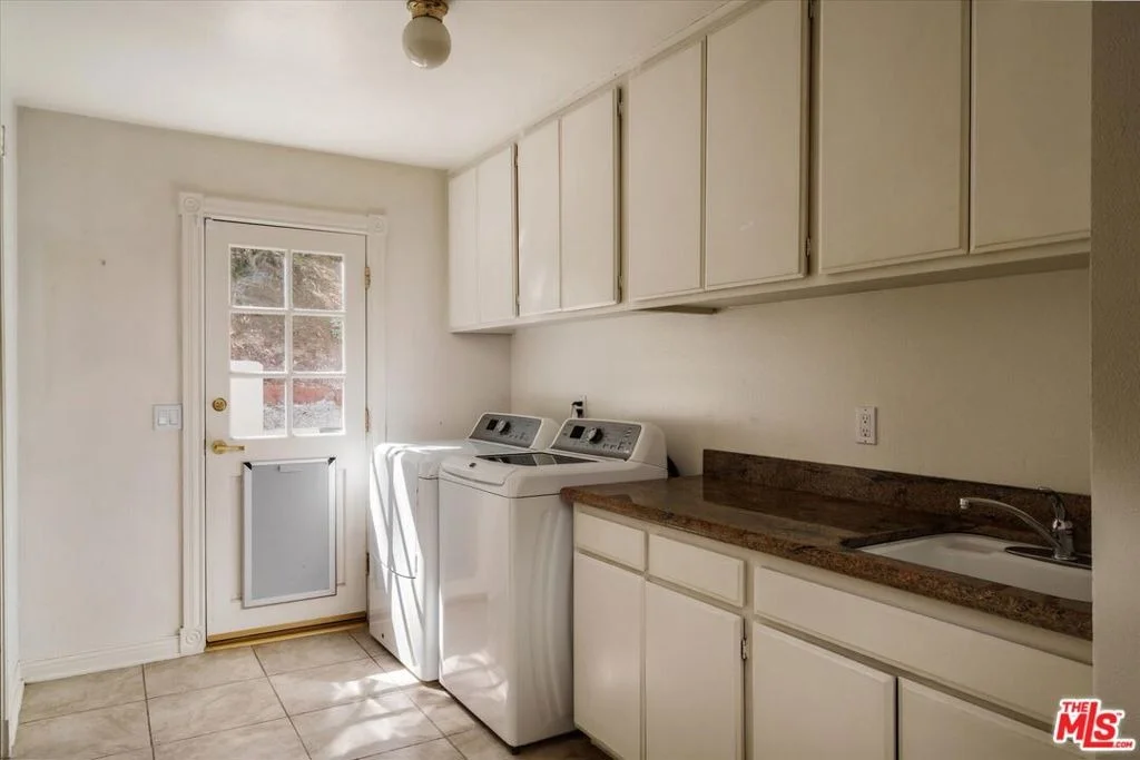 Photo of 2573 Benedict Canyon Drive