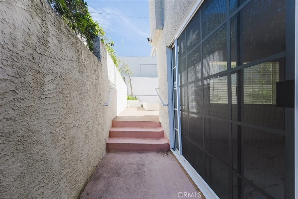 Photo of Unit 4 at 10274 Tujunga Canyon Boulevard