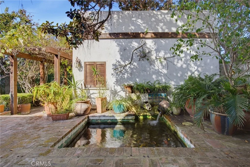 Photo of 2243 Cloverfield Boulevard