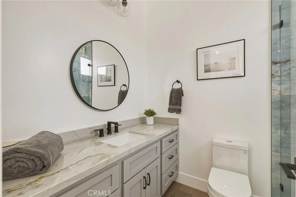 Photo of 2501 Curtis