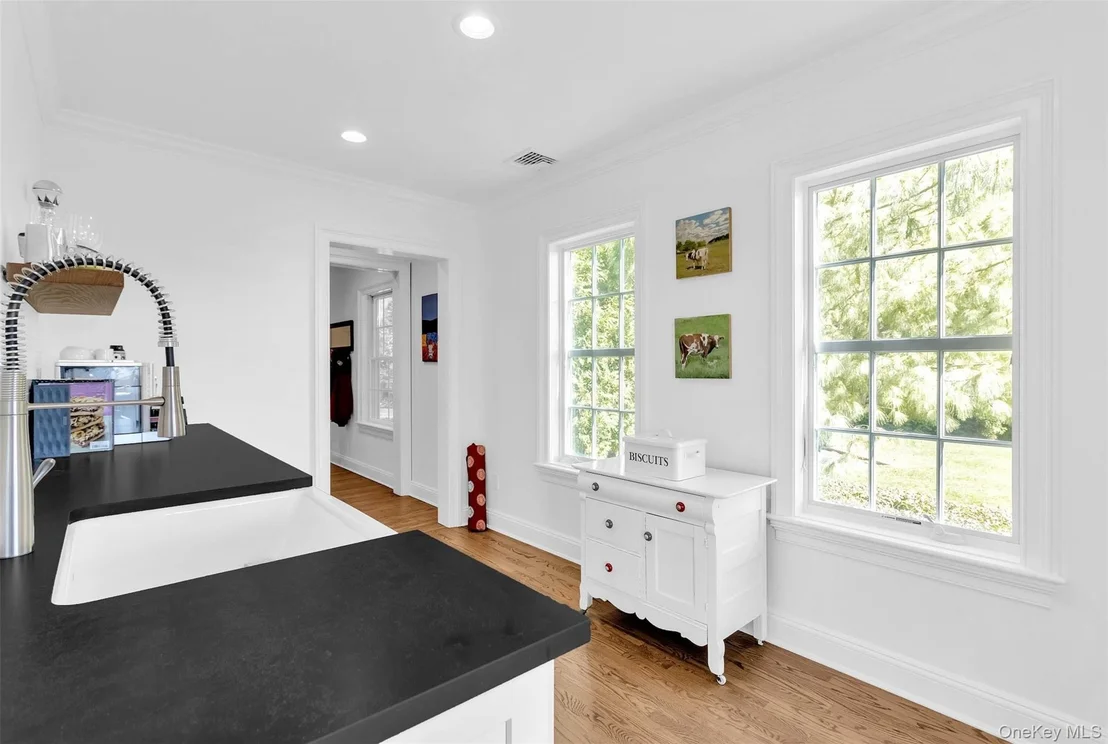 Photo of 350 Laurel Way