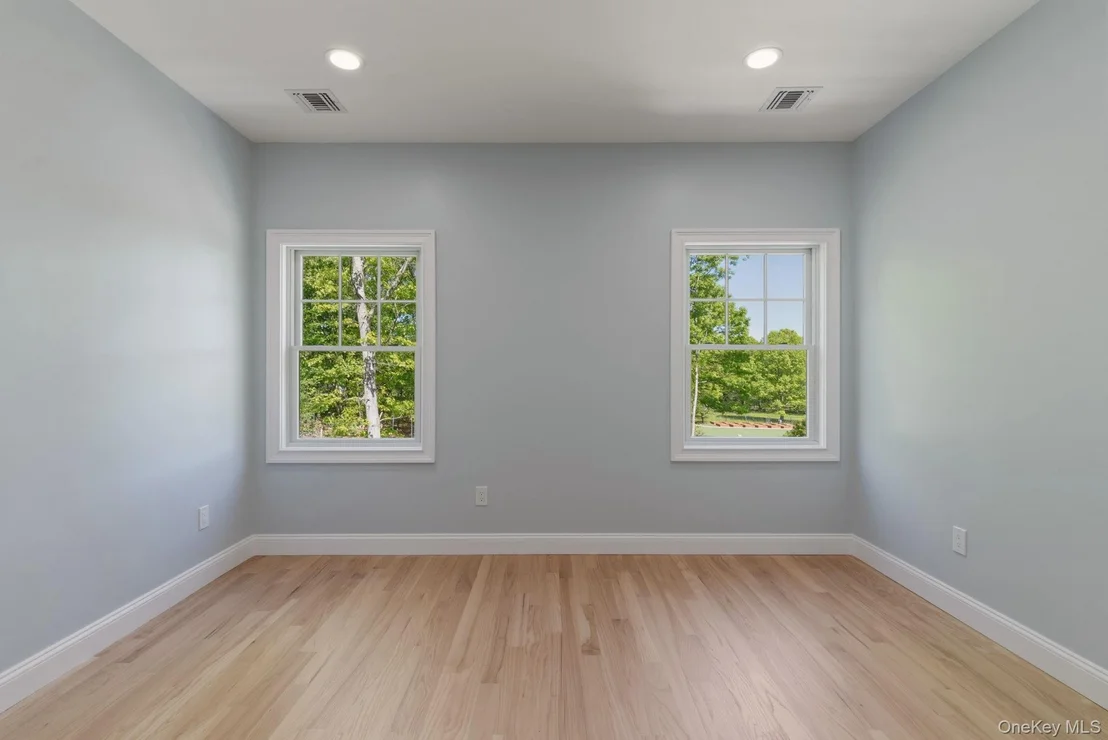 Photo of 95 Grassy Pond Drive