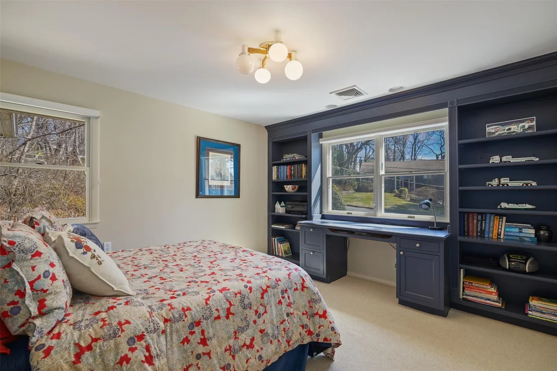 Photo of 33 Meadowlark Road