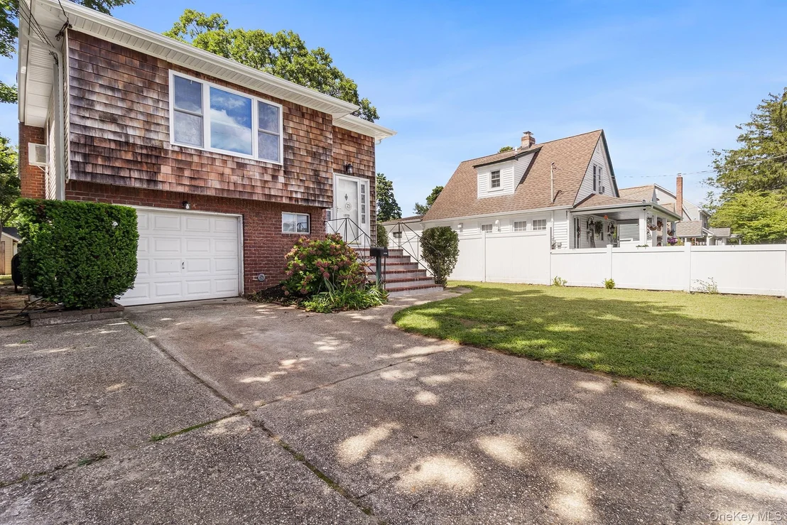 Photo of 1320 Pine Acres Boulevard