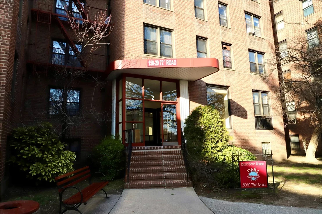 Photo of Unit APT4F at 150-29 72nd Rd