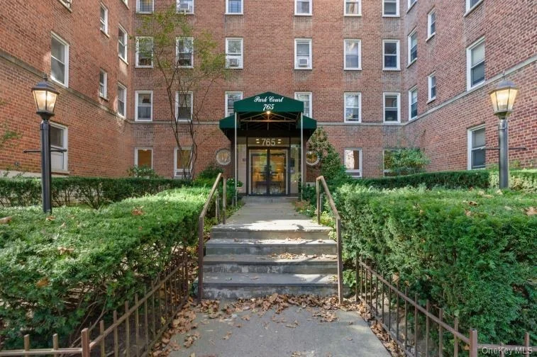 Photo of Unit 2I at 765 Bronx River Road