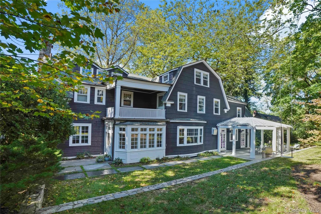Photo of 534 Pelham Manor Road