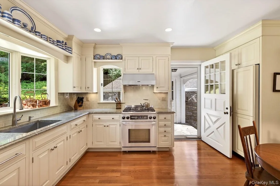 Photo of 33 Oliphant Avenue