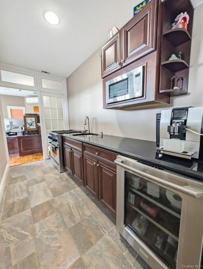 Photo of 174 Douglas