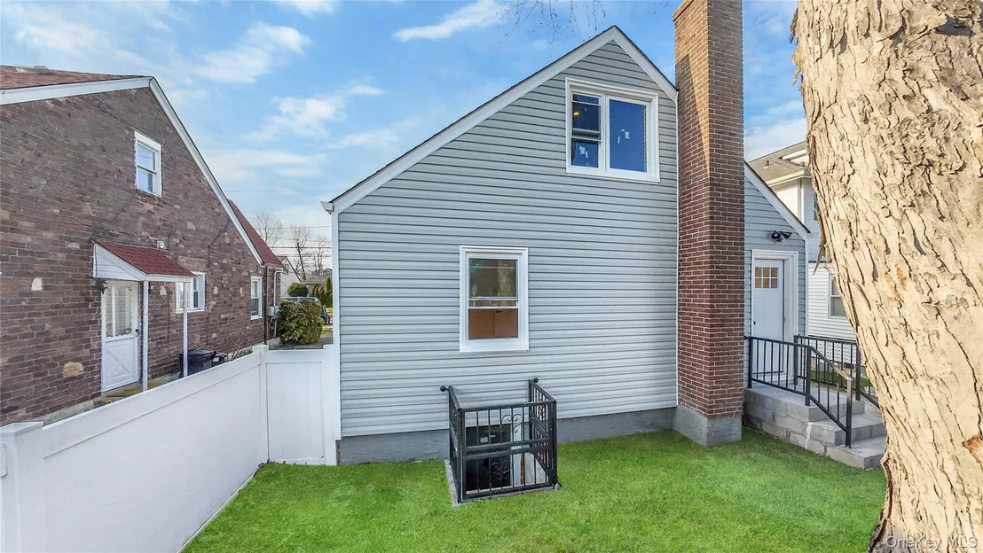 Photo of 224 Windsor Parkway
