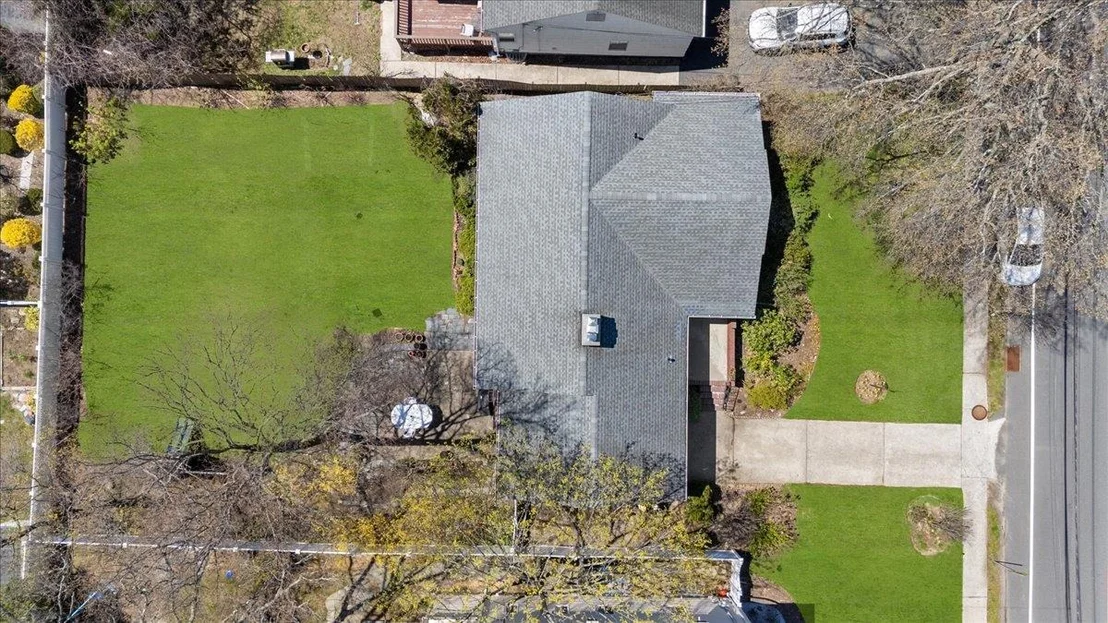 Photo of 808 De Mott Ave