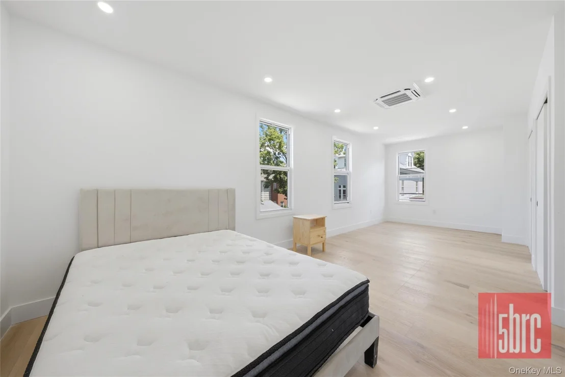Photo of 1205 Beverley Road