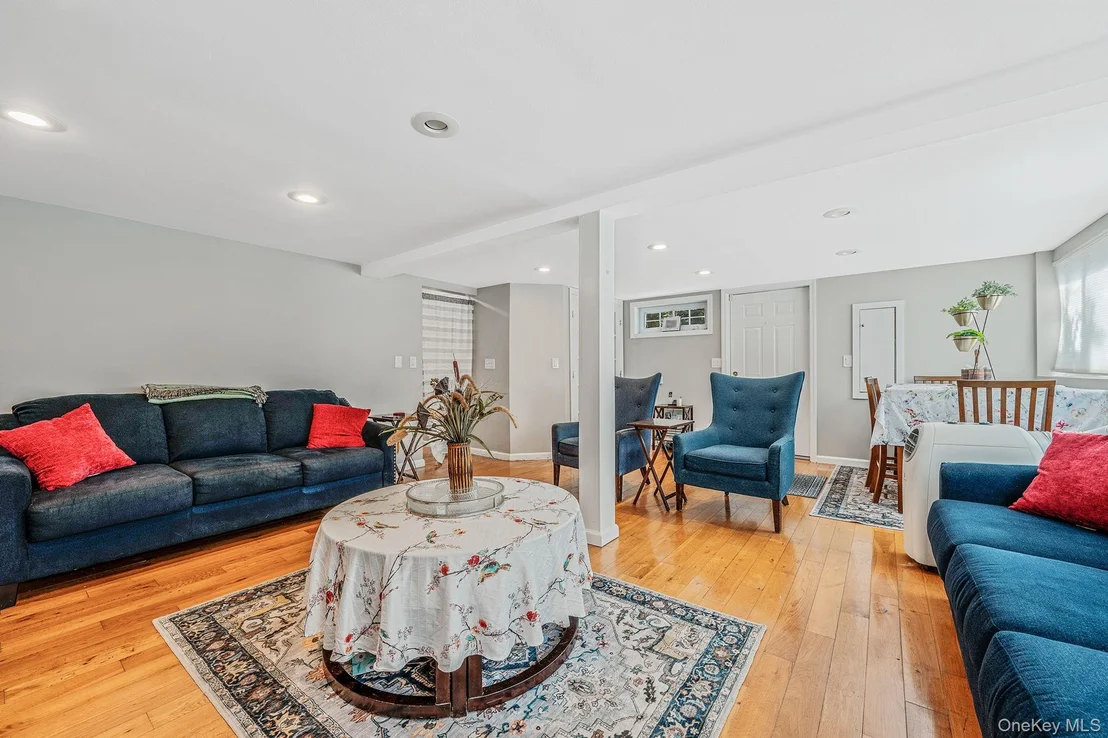 Photo of 27 Split Cedar Drive