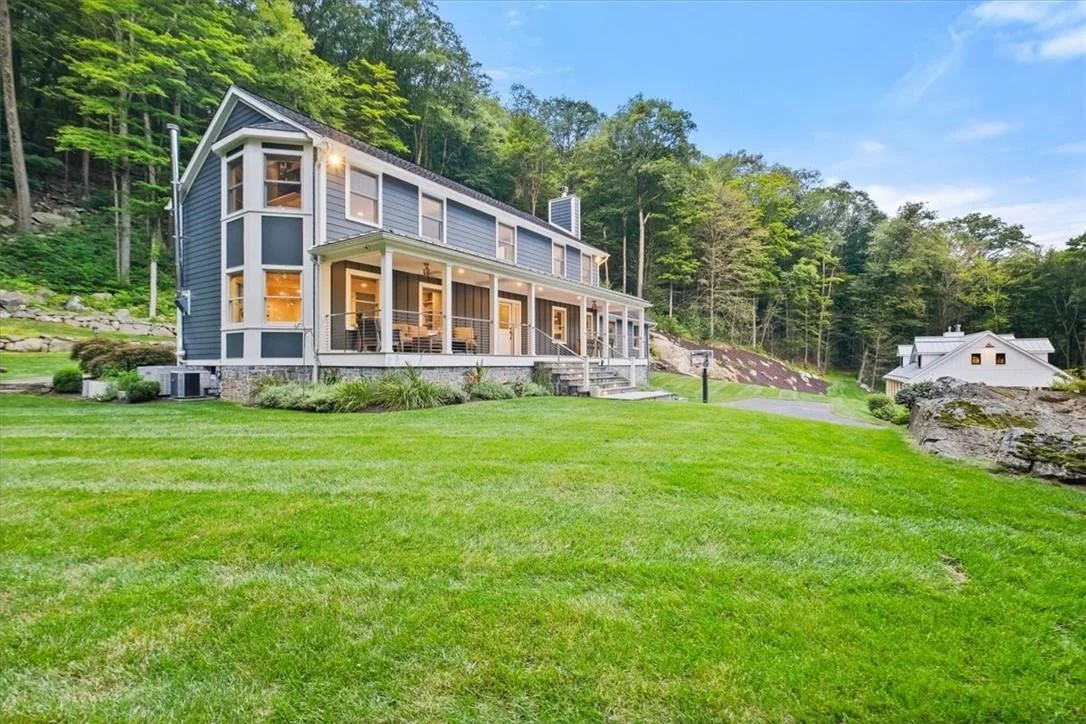 Photo of 25 Red Oak Lane