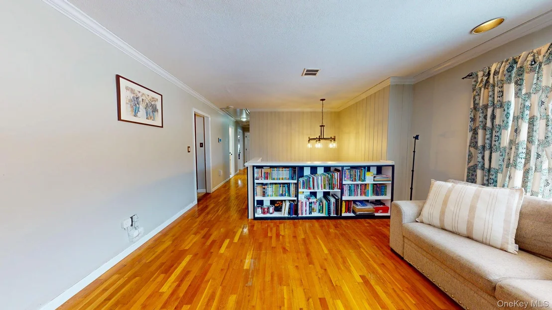 Photo of 44 Roe Avenue
