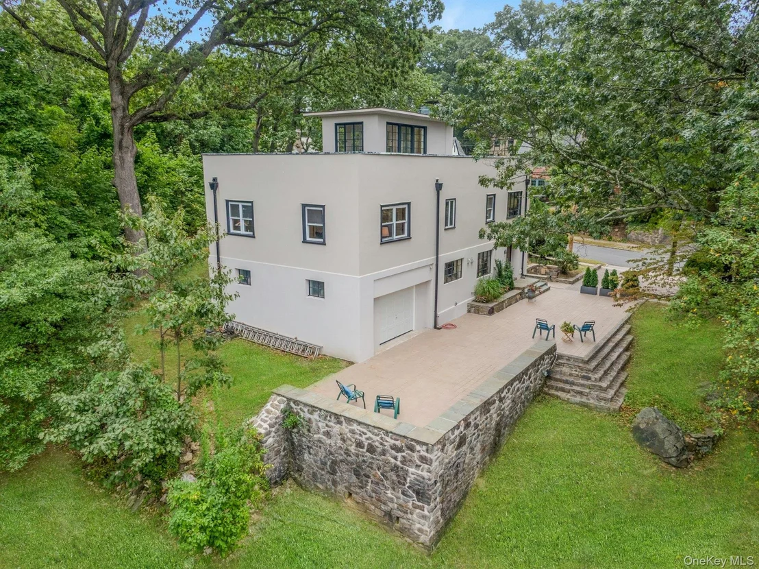 Photo of 75 Lakeside Drive