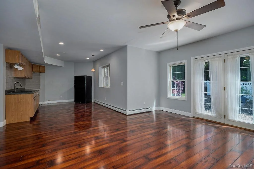 Photo of 90 River Road
