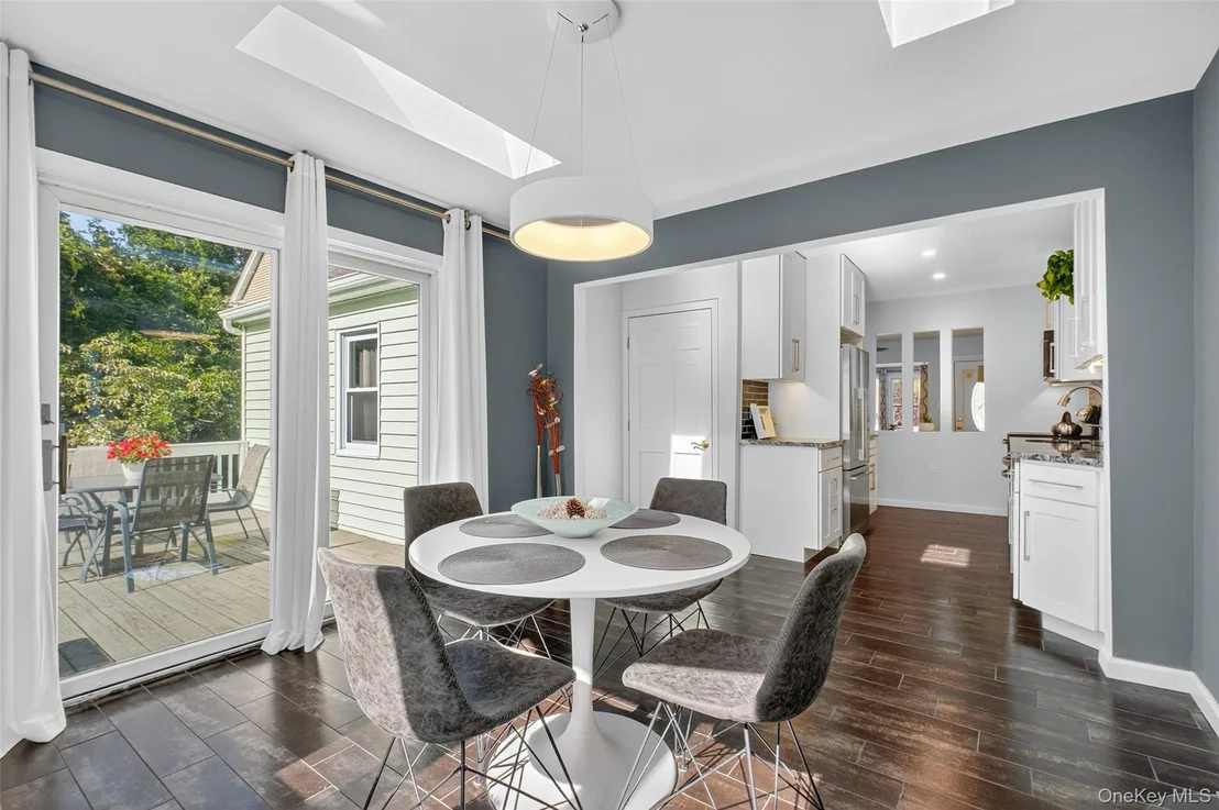 Photo of 105 Buckingham Avenue