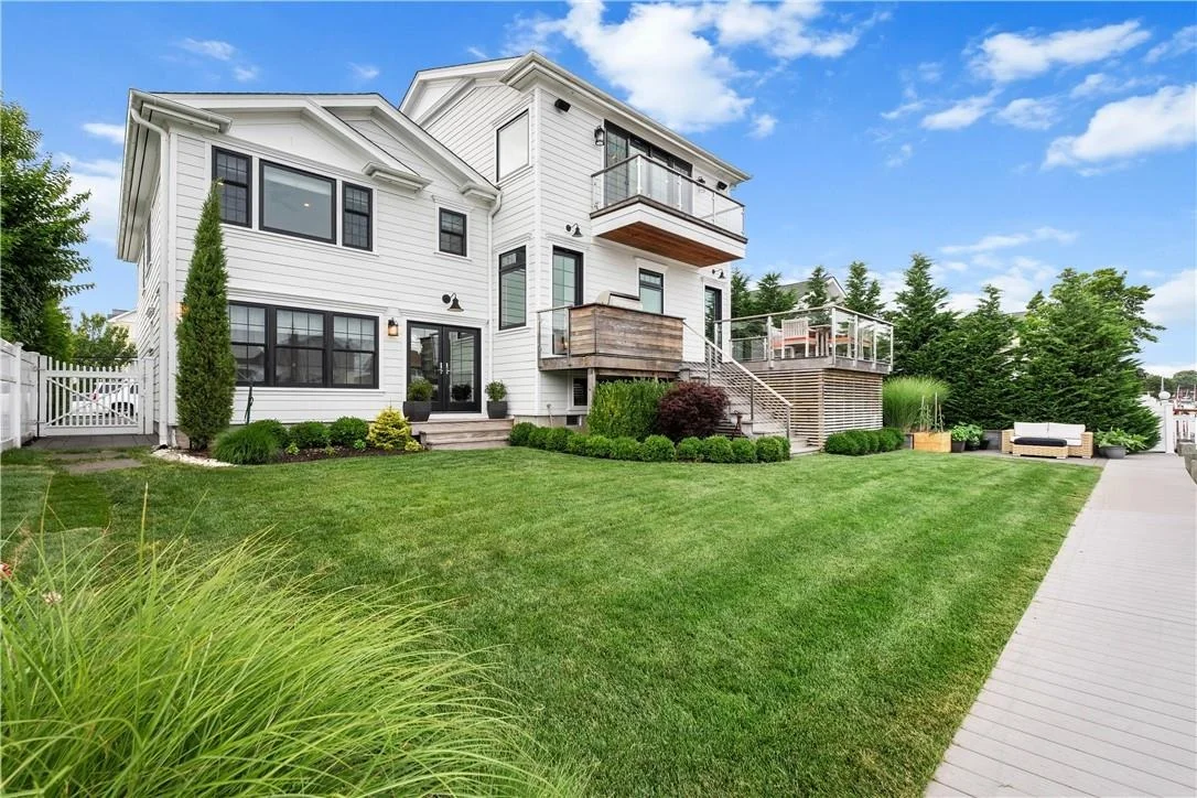 Photo of 2911 Harbor Road