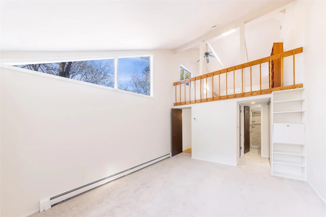 Photo of 52 Round Hill Road