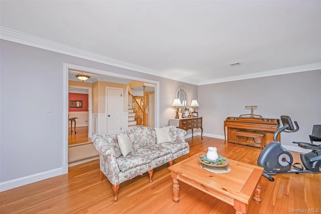 Photo of 348 Middle Road
