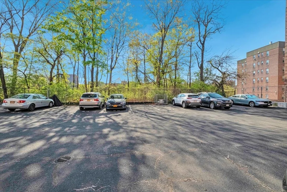 Photo of Unit 1A at 804 Bronx River Road