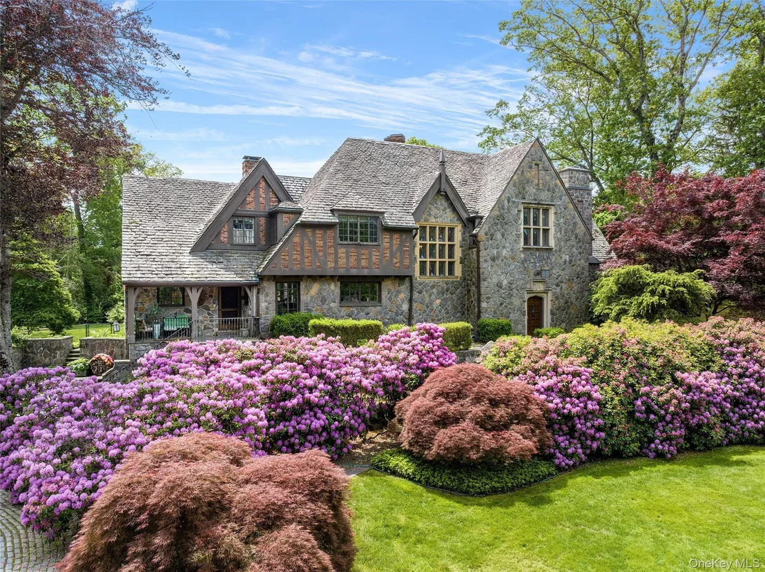 Photo of 294 Sterling Road