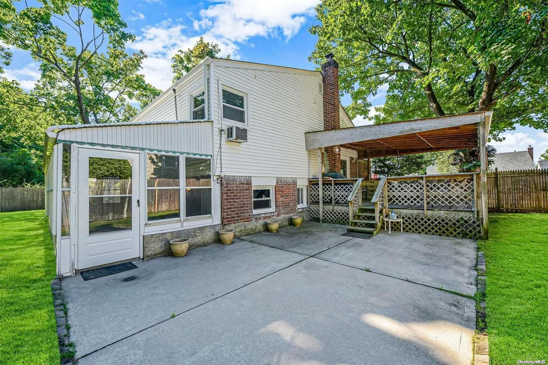 Photo of 15 Laurie Boulevard
