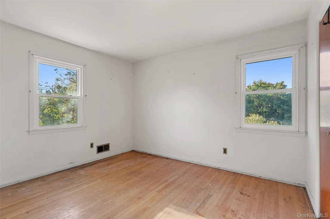 Photo of 180 Bradford Avenue