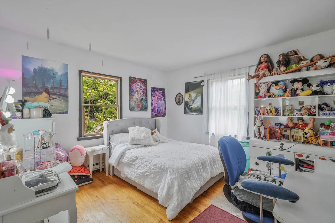 Photo of 2 Queen Drive