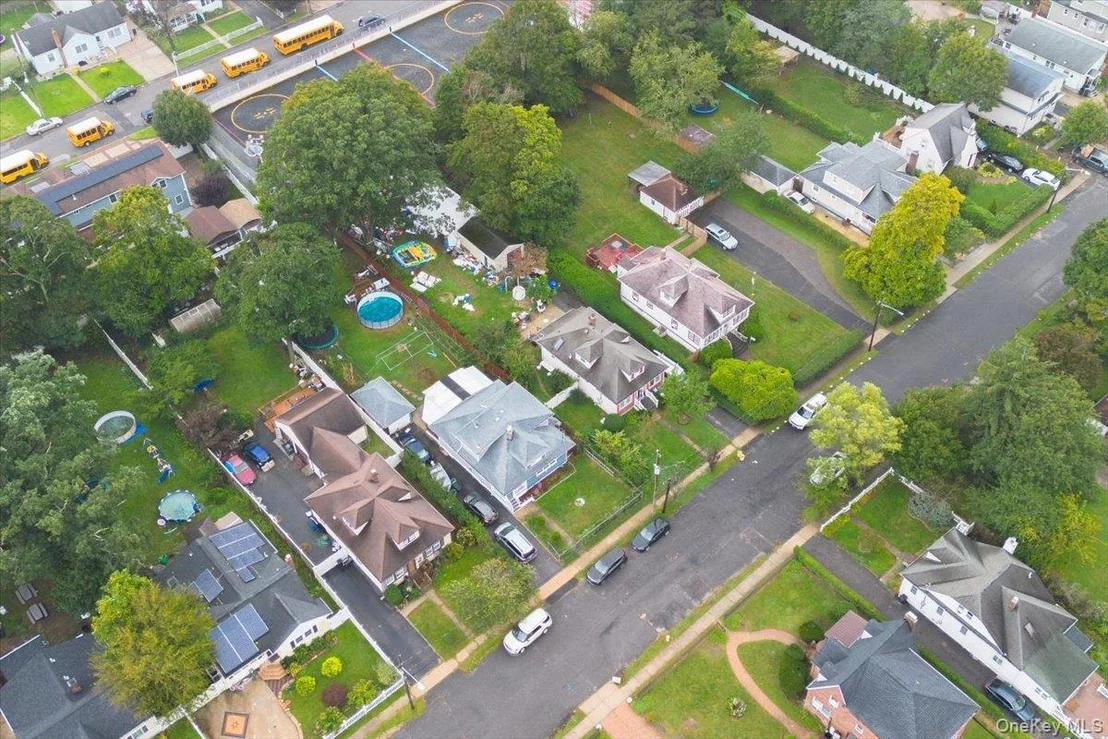 Photo of 25 3rd Avenue