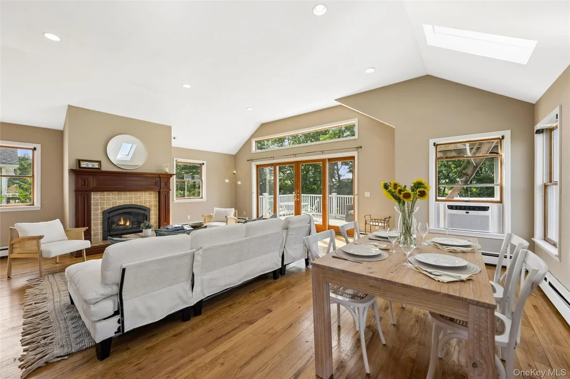 Photo of 155 2nd Avenue