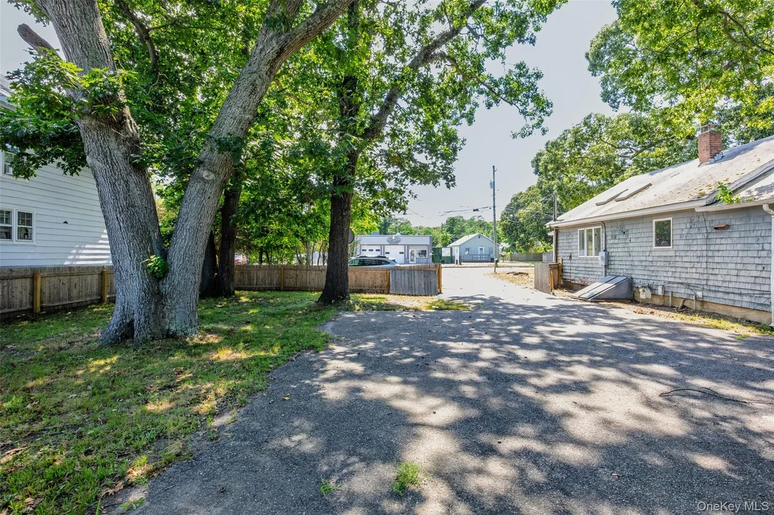Photo of 426 Riverleigh Avenue