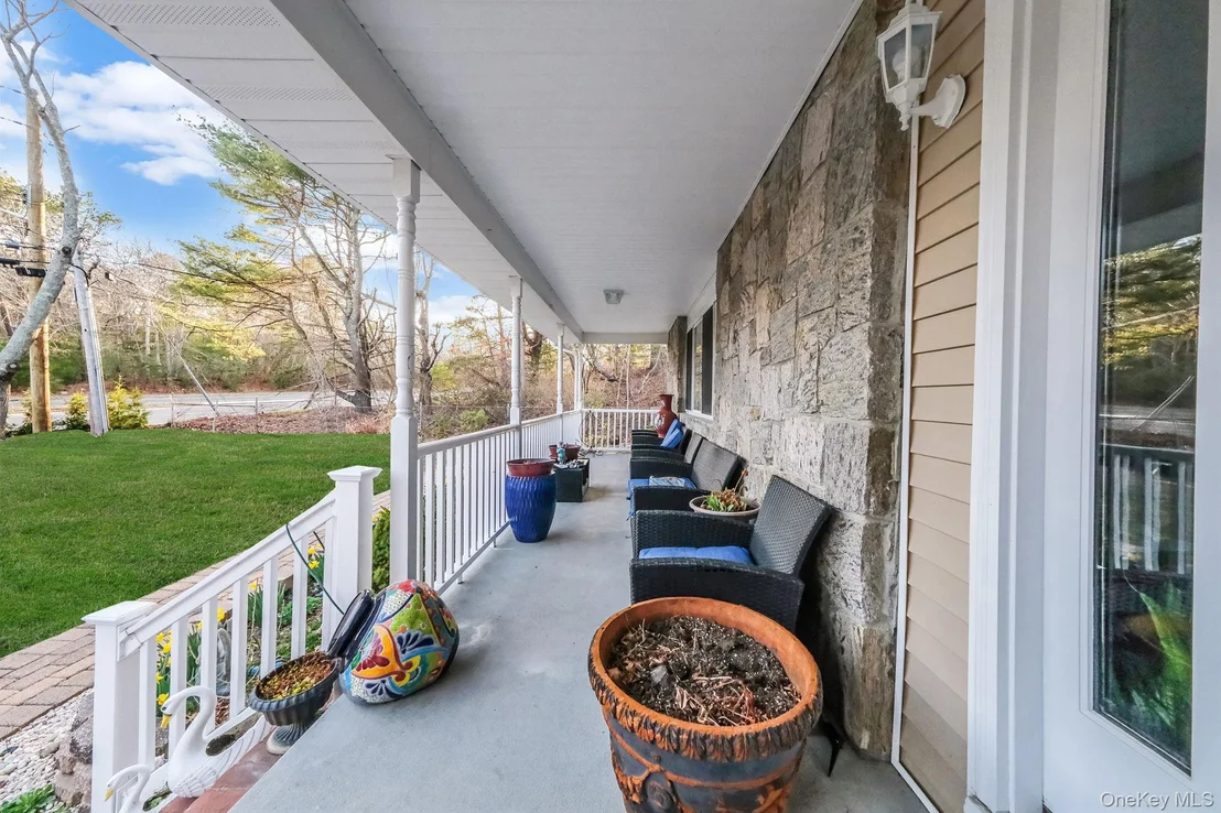 Photo of 231 W Woodside Avenue
