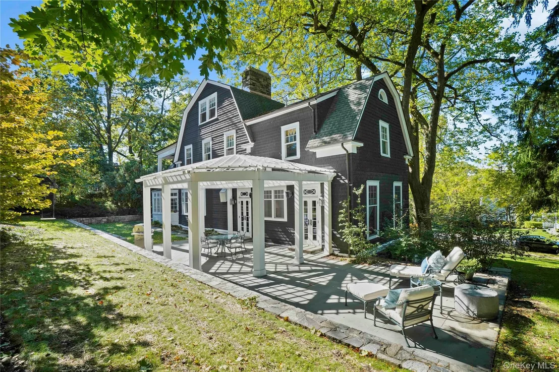 Photo of 534 Pelham Manor Road
