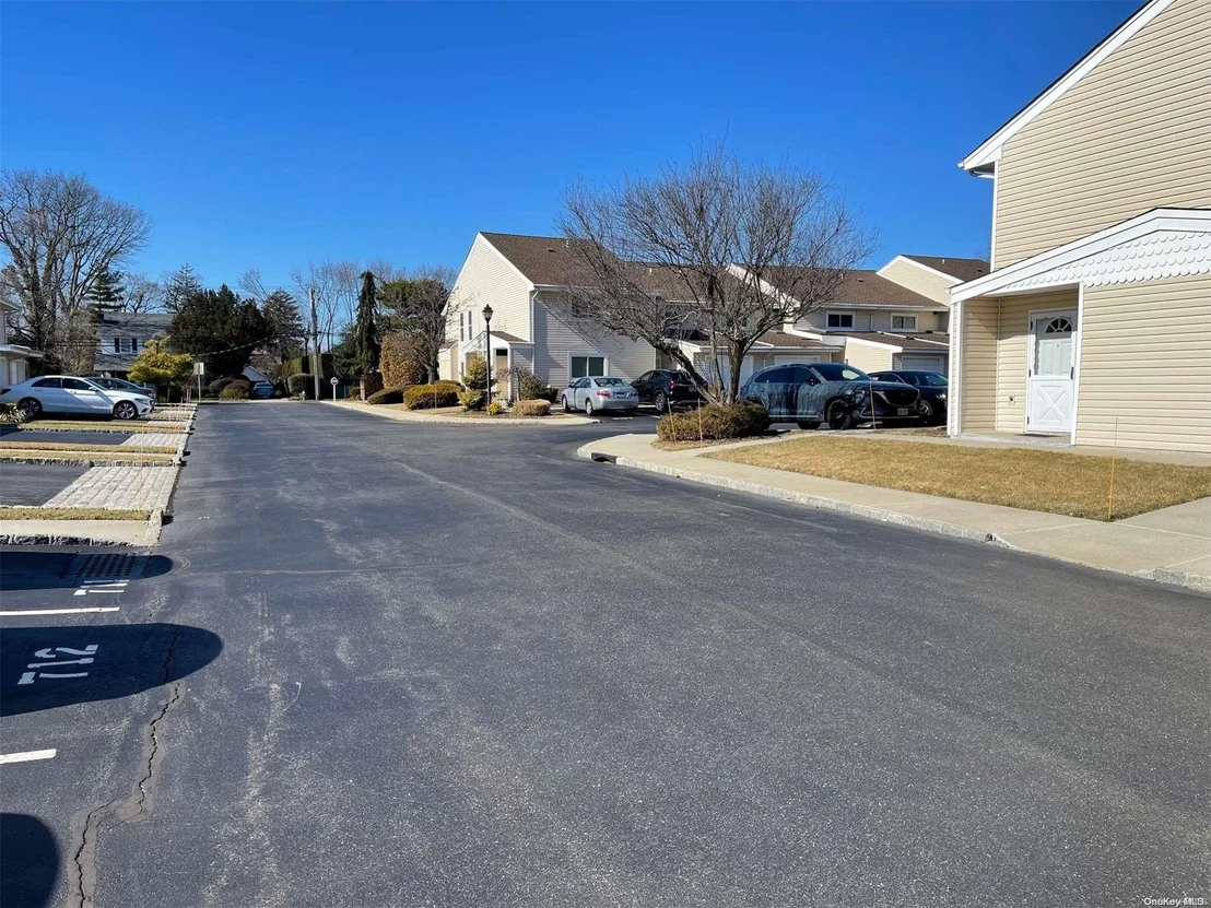 Photo of Unit 709 at 2355 Pershing Boulevard