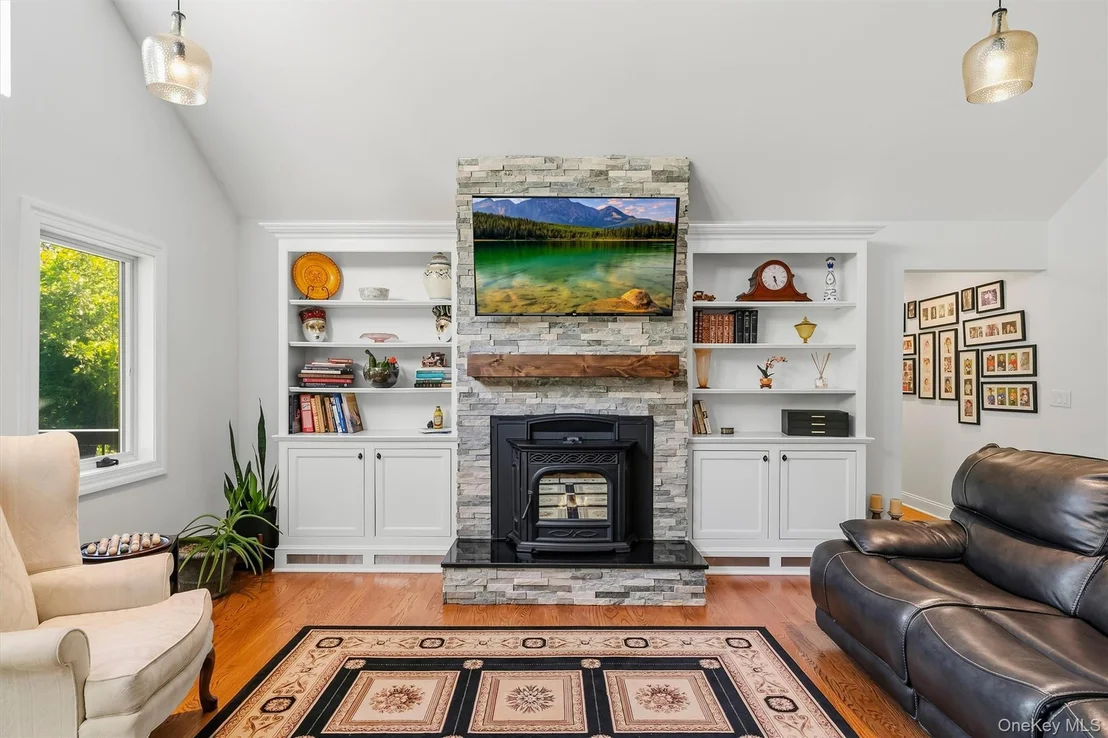 Photo of 12 Whitefield Avenue