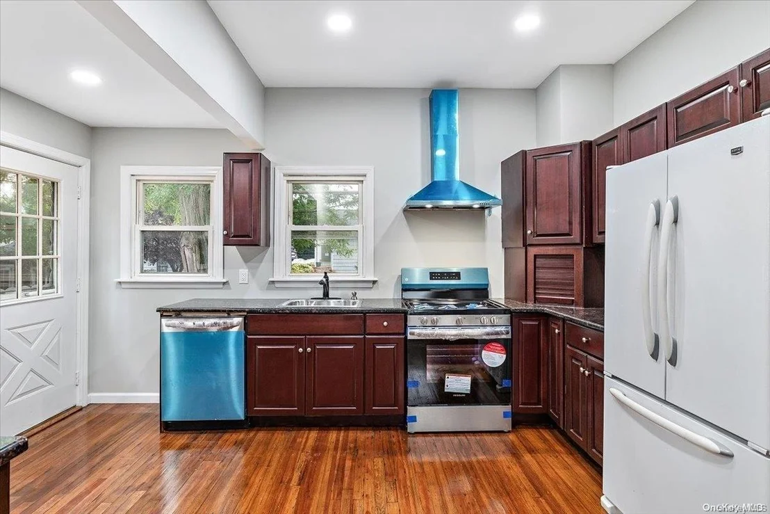 Photo of 187 Plainview Road