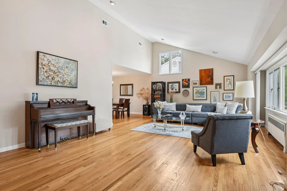 Photo of 904 Woodmere Drive