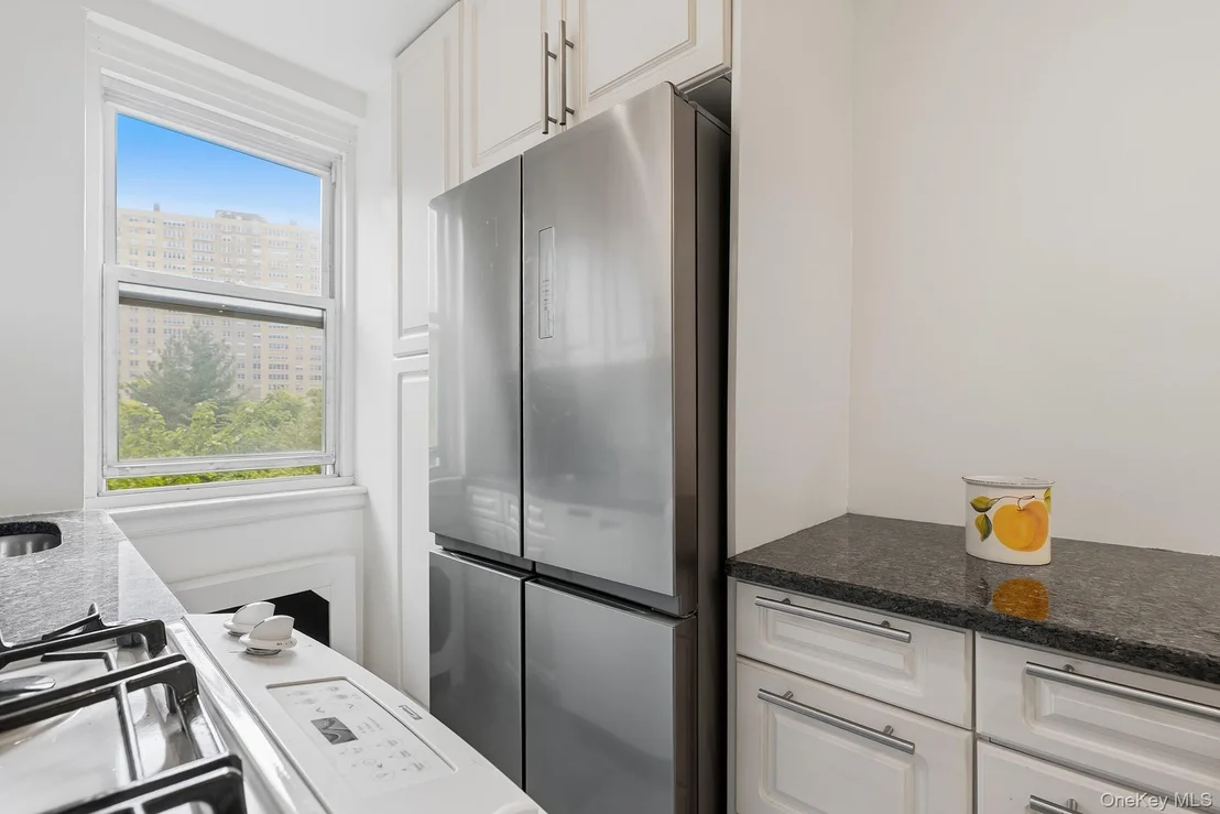 Photo of Unit 4E at 55 Knolls Crescent