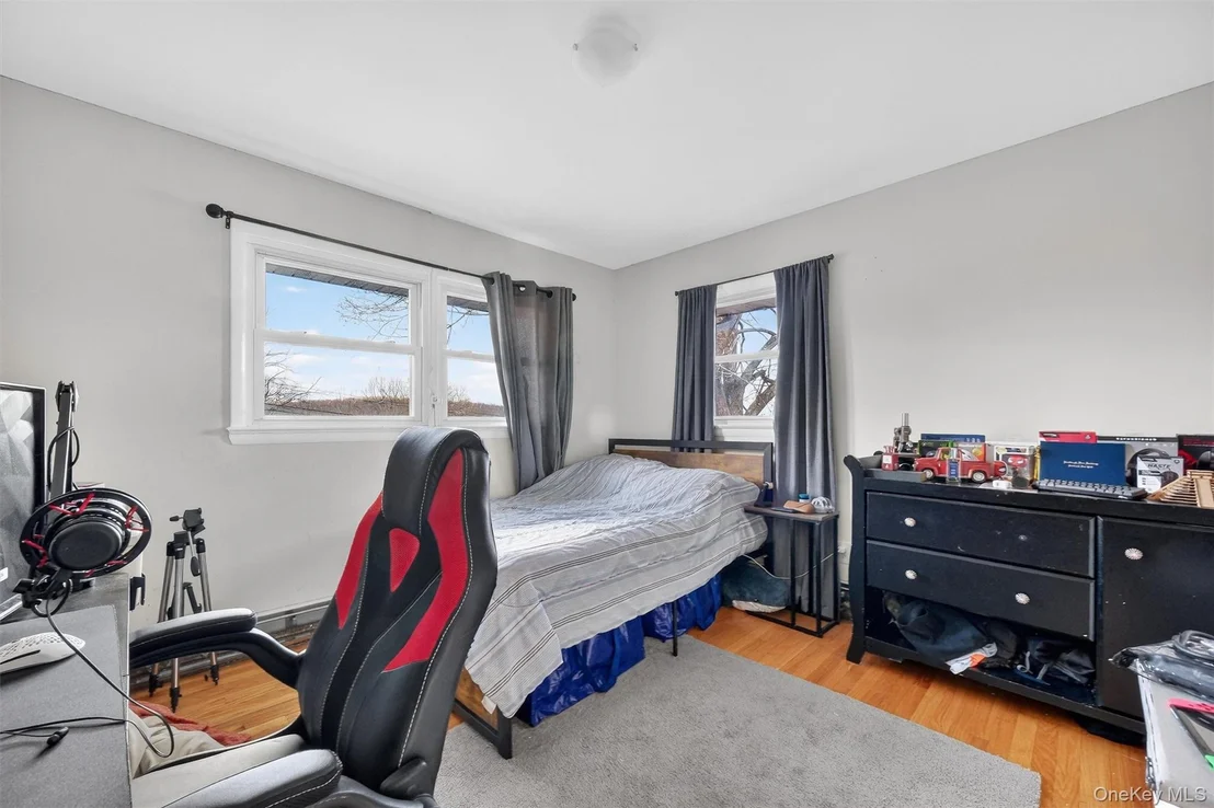 Photo of 216 Edgewood Drive N