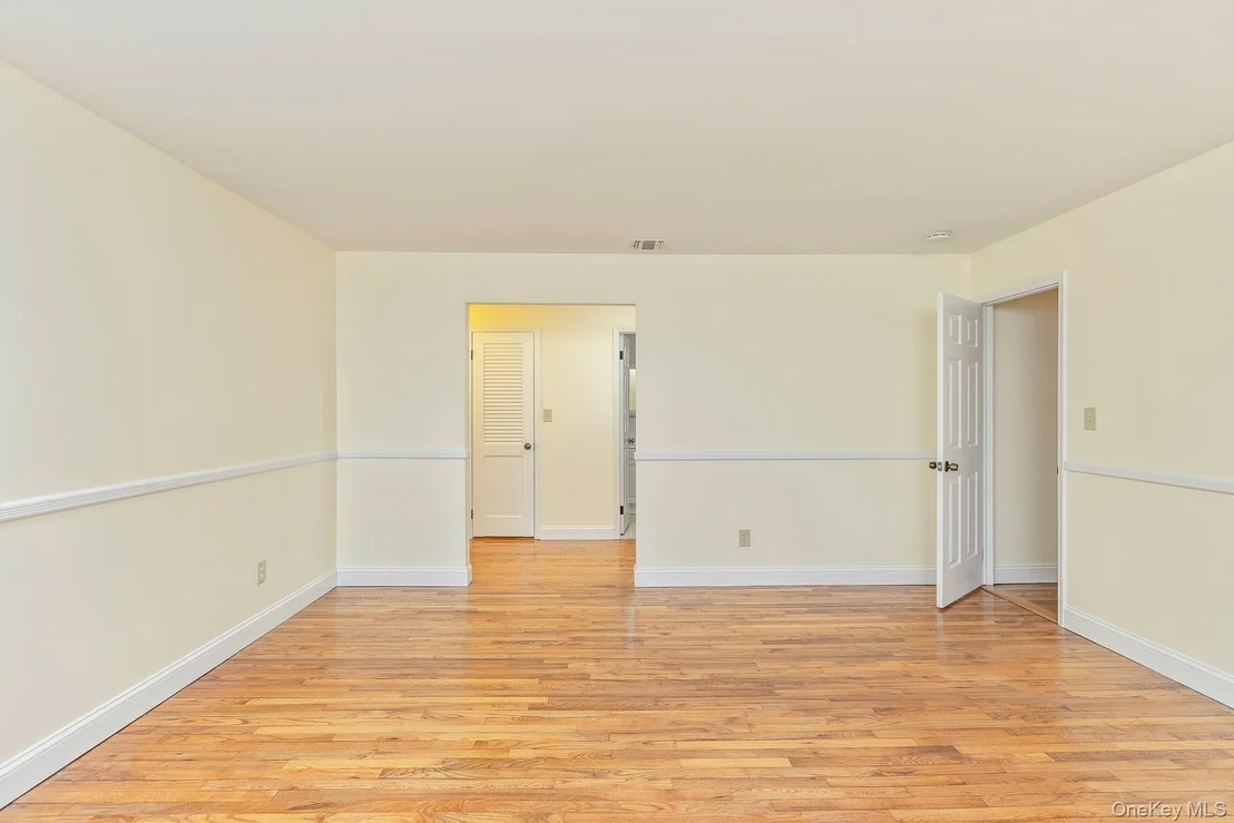 Photo of 451 River Road