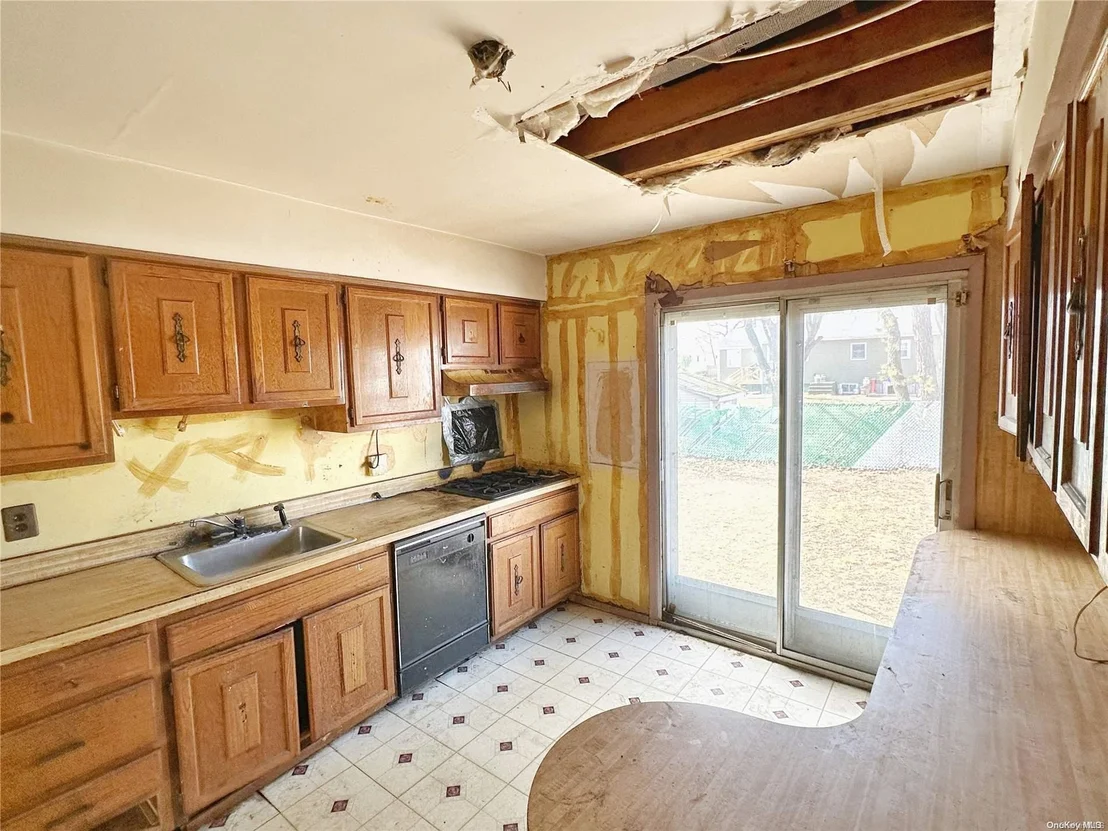 Photo of 158 Root Avenue