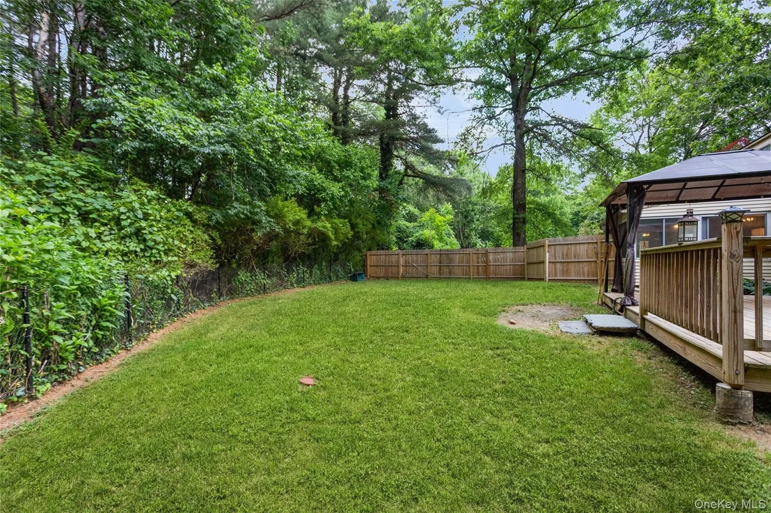 Photo of 324 Garrison Woods Lane
